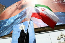 Trump glede pogajanj z Iranom: Čas je na naši strani. Izrael želi pravico do napadov na Libanon.