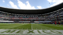 Aktivisten bringen rund um WM-Stadion in Mexiko Porträts von Verschwundenen an