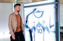 Na Cesarjevem seznamu tudi 16-letni Koren, razkrit novi dres