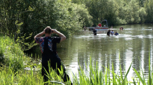 Tödlicher Badeunfall: 13-Jährige ertrinkt in Kiessee in Ostfriesland