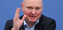 Wirtschaftsweiser Achim Truger will Beamte in gesetzliche Krankenversicherung holen