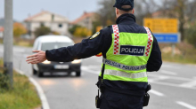 Četvero ozlijeđenih u Ogulinu, auto u sudaru se zabio u stup