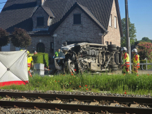 V trku kombija in vlaka v Belgiji umrli štirje ljudje, med njimi dva šolarja