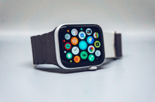 Apple Watch izgublja zagon, prihodnost nosljivih naprav je morda brez zaslona