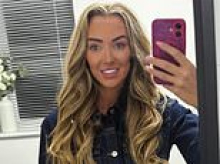 Female prison officer who allowed inmate to keep secret mobile phone so they could communicate on Snapchat and arrange a date avoids jail