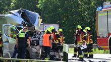Kollision: Pferdetransporter fährt auf Wohnmobil - ein Mensch tot