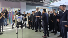 U ČAST VUČIĆU: Roboti u Kini odigrali moravac (VIDEO)