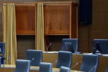 DZ na izredni seji odloča o morebitni nedopustnosti referenduma o intervencijskem zakonu