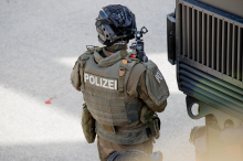 Ermittlungen wegen Mordversuchs: Bei Festnahme drückte Einbrecher ab, doch Revolverkammer war leer