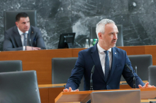 DZ potrdil nedopustnost referenduma o intervencijskem zakonu. Sindikati napovedali ustavno presojo.