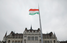 Madžarski parlament izglasoval preklic namere o izstopu Madžarske iz ICC-ja