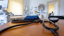 Gesundheitsversorgung: Studie: Flüchtlinge stoßen auf Hürden bei Arztbesuchen