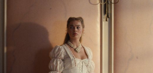 Margot Robbie: Regisseurin Emerald Fennell ärgert sich, dass sie Robbies Achselhaare nicht gezeigt hat