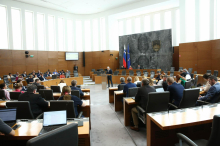 Skupina akademikov svari pred posledicami ukrepov novonastajajoče vlade
