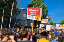 Warnstreik: Lenzing-Beschäftigte fordern „mehr Marie für die Chemie“