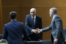 Odbori strank potrjujejo ministrske kandidate. Janša naj bi seznam vložil najpozneje v petek.