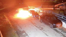 VIDEO Buktinja u Zagrebu: Prišao je BMW-u i Hyundaiju usred noći, zalio ih i zapalio