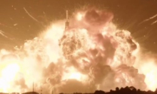 VIDEO Raketa Bezosove tvrtke eksplodirala tijekom testa: Vatrena kugla progutala lansirnu rampu na Floridi