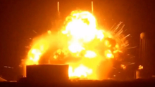 ODJEKNULA SNAŽNA EKSPLOZIJA: Raketa Džefa Bezosa se raspršila u sekundi, pogledajte snimke (VIDEO)