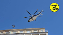 Helikopter nisko leti na Trgu Jelačića, MORH objasnio zašto