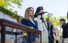 MESTO STRADANJA, ALI I MESTO ZAVETA: Ministarka Stamenkovski u Surdulici odala puštu nevino postradalim žrtvama Velikog rata