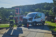Autofahrer (59) wurde von Sonne geblendet und stieß gegen Zug