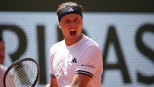 ZVEREV IZBEGAO SUDBINU ĐOKOVIĆA I SINERA! Treći teniser sveta preko Francuza do osmine finala Rolan Garosa