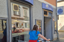 Stadtbummel: Neu in der Zinzendorfgasse: Eissalon „Tomanyi“ und 24-Stunden-Shop samt Drucker