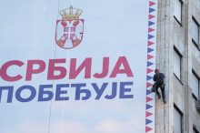 SKINUT BANER SA PALATE ALBANIJA: Kako je i najavljeno - stručni tim alpinista uklonio transparent (FOTO)