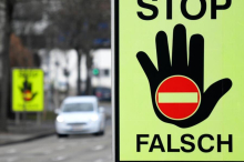 Geisterfahrer in Kärnten gestoppt: Dann will er Polizisten bestechen