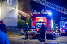 V Zagorju ob Savi zgorelo reševalno vozilo, požari tudi drugod