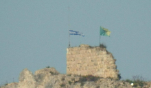 Izrael širi operacije na jugu Libanona. Med drugim je spet zasedel križarsko trdnjavo Beaufort.