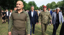 FOTO Sviđa li vam se Anušićev military look? Bio je jedini ministar bez odijela na Jarunu