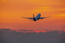 Folgen des Nahost-Kriegs: Hohe Kosten, abwartende Passagiere: Weltweiter Rückgang im Flugverkehr