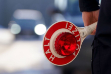  Jugendlicher ohne Helm und Führerschein mit Motorrad verunfallt
