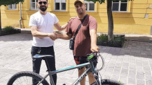 Saša (42) kojeg su maturanti u Osijeku istukli i opljačkali dobio je novi bicikl: 'Vraća vjeru'