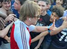Harrowing moment a lone Arsenal fan on a bike in Paris is mobbed and roughed up by jeering group of PSG fans