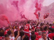Številni navijači Arsenala aretirani, gasilci preprečili hujše težave