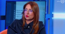 AKTIVISTKINJA MARIJA VASIĆ IZVREĐALA VERUJUĆ NAROD! Ocrnila relikviju koju celivaju vernici: ''Verovanje u natprirodne moći predmeta je FETIŠIZACIJA'' (VIDEO)