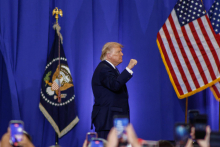 Po odpovedi večine glasbenikov Trump predlaga nadomestitev proslave s svojim zborovanjem