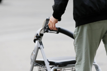  Zeugen gesucht: Vom Rollator gestoßen: 93-Jähriger in Graz beraubt 