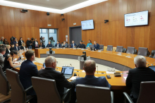 Za predstavitve kandidatov predvidene le po tri ure, kar povzroča trenja med opozicijo in koalicijo