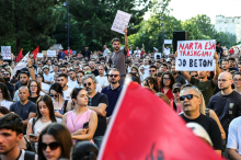 V Tirani množični protesti proti projektu luksuznega letovišča, povezanem s Trumpovim zetom