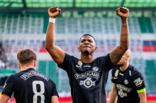Verteidiger bleibt: Sturm zieht die Kaufoption bei Jeyland Mitchell