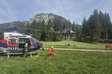 Einsatz geht weiter: Waldbrand am Tausing: Wieder Rauch und Glutnester entdeckt