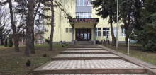 UZBUNA U SRBIJI! Dojave o bombi u školama u Beogradu i Sremskoj Mitrovici, svi učenici hitno evakuisani, policija na terenu