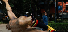 Fußball-WM 2026: Lehrkräfte stürzen bei Protesten Statuen in Mexiko-Stadt