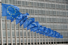 Bruselj ne bo sprožil postopkov proti Sloveniji zaradi presežnega javnofinančnega primanjkljaja