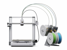 Velikan med dostopnimi 3D-tiskalniki, ki riše in reže materiale