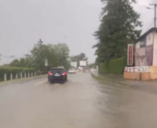 SMRKLO SE ZA TREN, A ONDA JE KRENUO POTOP! Nevreme napravilo haos u ovom gradu u Srbiji, automobili PLIVAJU ulicama! (VIDEO)